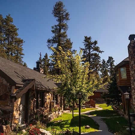 Embers Lodge & Cabins Velké Medvědí jezero Exteriér fotografie