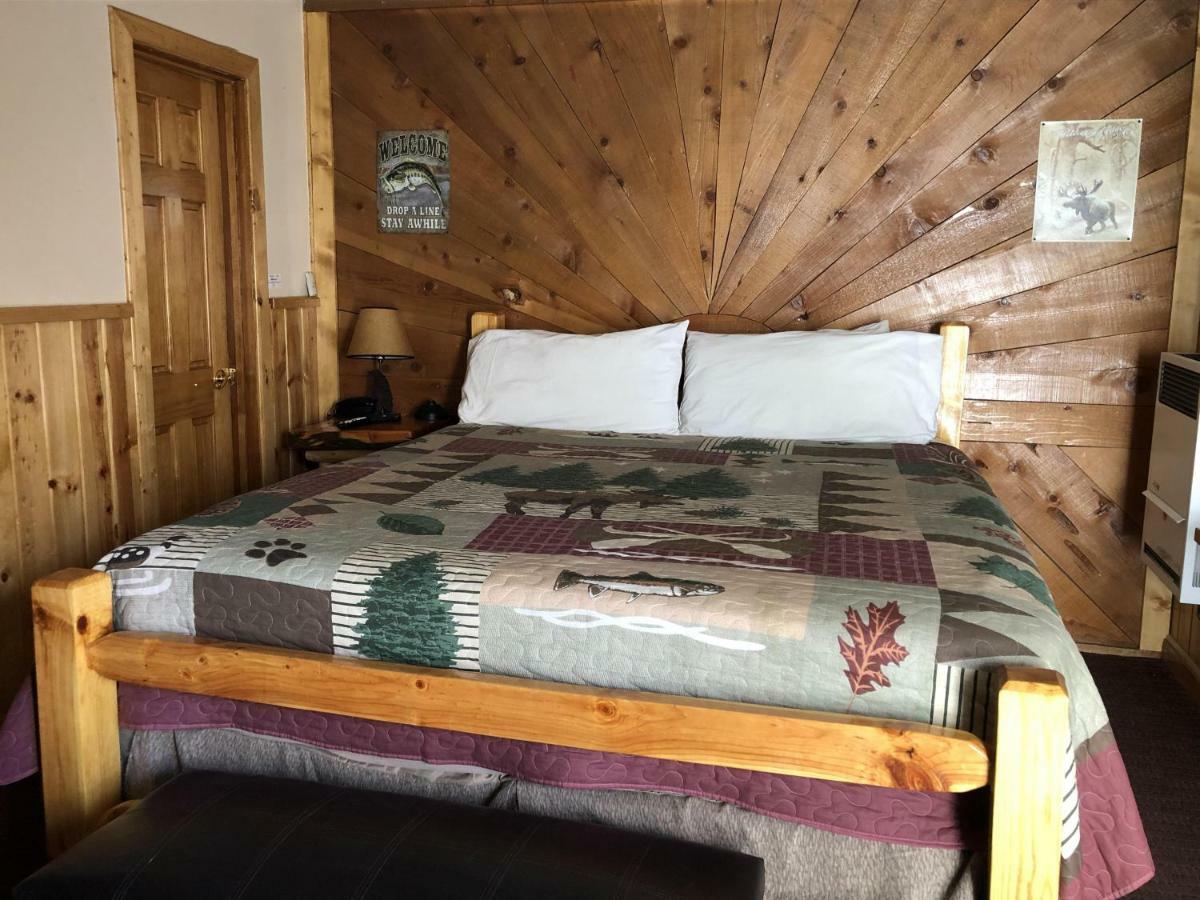 Embers Lodge & Cabins Velké Medvědí jezero Pokoj fotografie