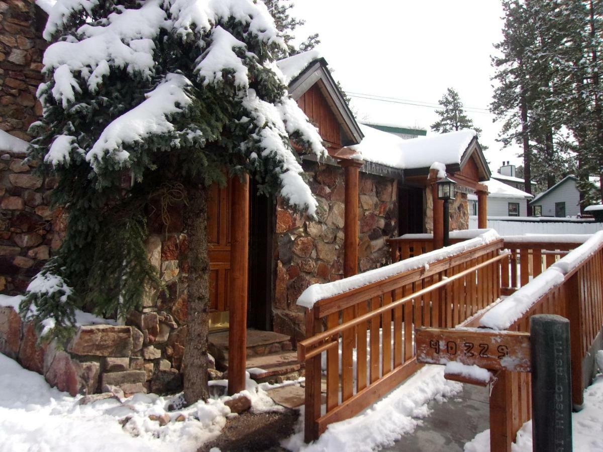 Embers Lodge & Cabins Velké Medvědí jezero Exteriér fotografie