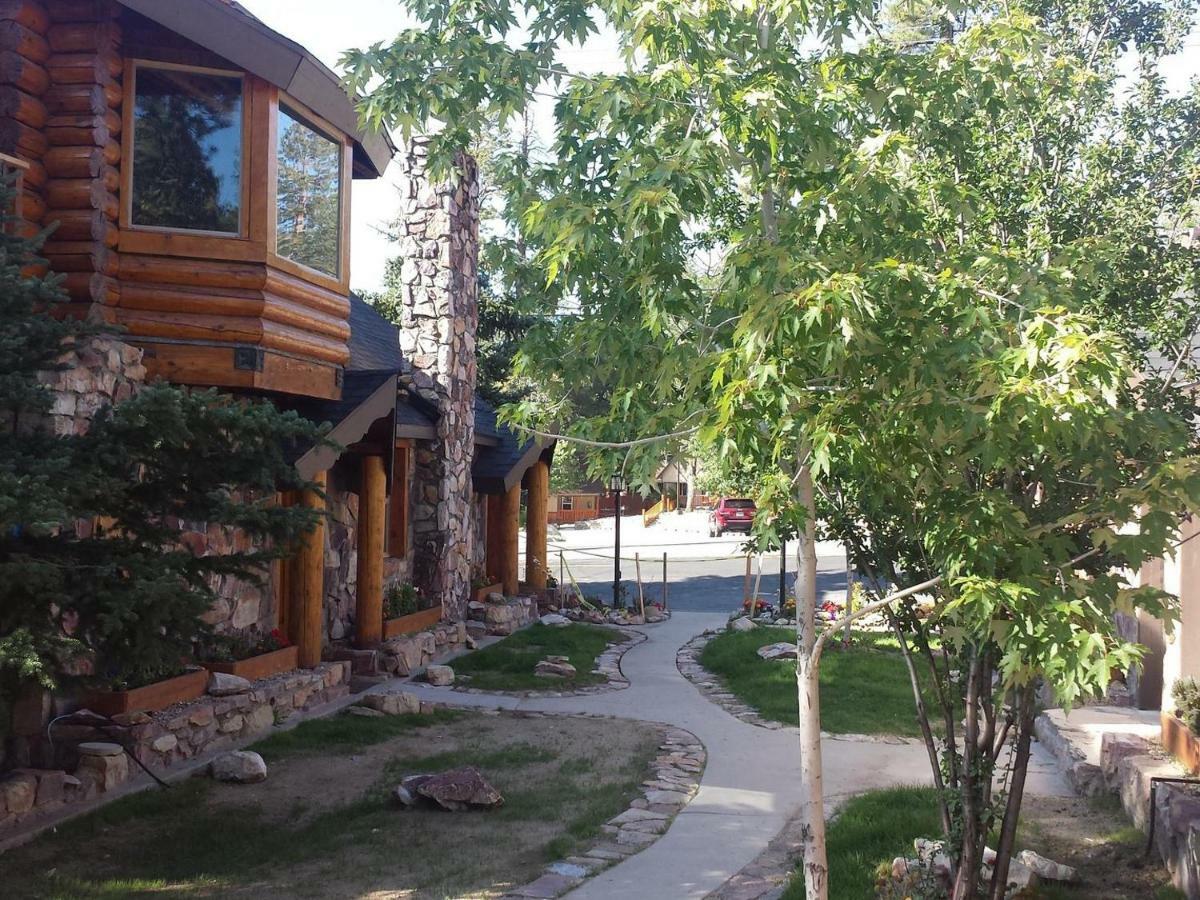 Embers Lodge & Cabins Velké Medvědí jezero Exteriér fotografie