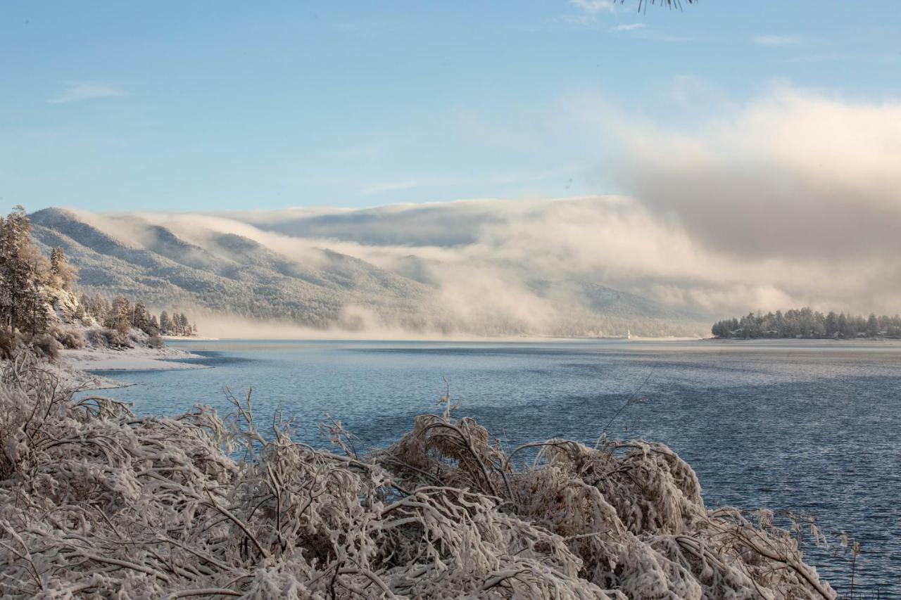 Embers Lodge & Cabins Velké Medvědí jezero Exteriér fotografie